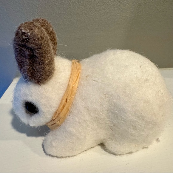 Honeybloom Brown & White Felt Easter Rabbit. Adorable flicked bunny with brown - Picture 9 of 11